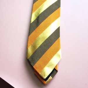 EUC Burberry Tie